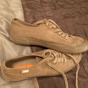 Rocket Dog suede like sneakers
